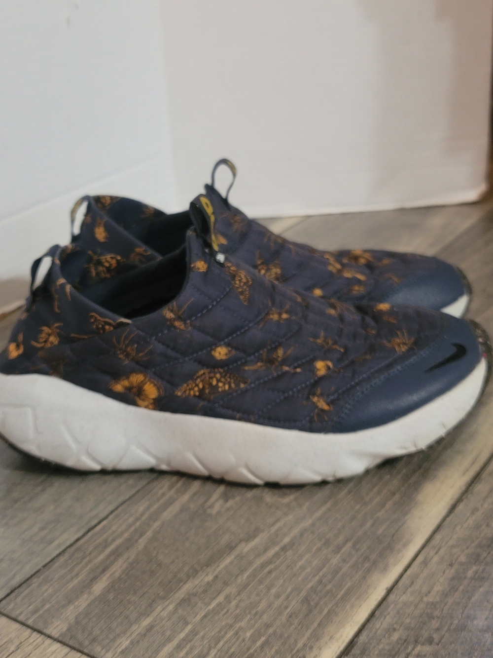 Nike ACG Moc 3.5 Thunder Blue Slip-On Sneakers with Yellow Insect Prints Sz 10.5